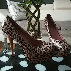Pink leopard pumps